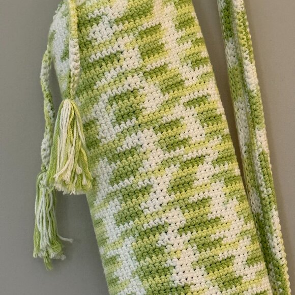 Crocheted Green Yoga Mat Bag Includes Gaiam Purple Printed Feather Mat - Picture 4 of 7